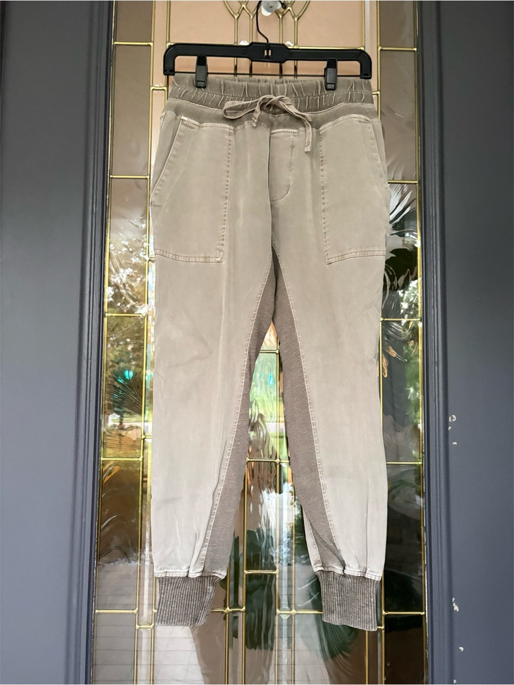 Like new ! James Perse contrast Drawstring Joggers, size 1, “Coyote” color